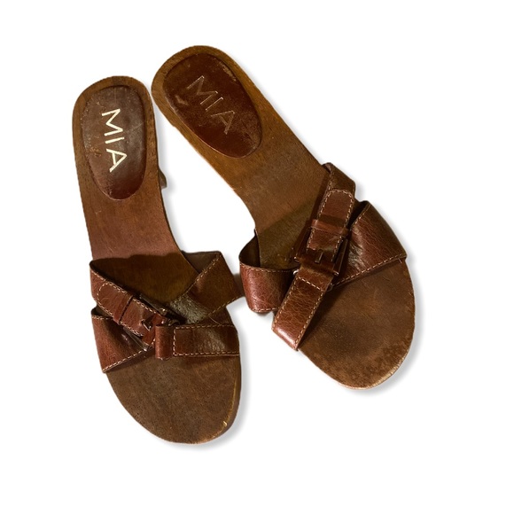 mia leather sandals